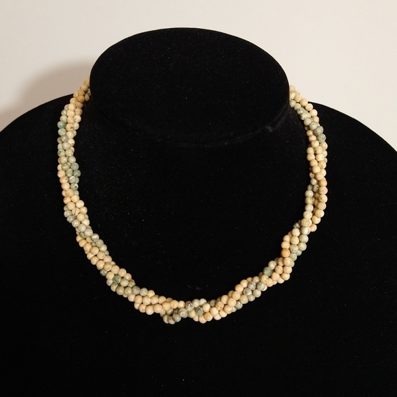 80s Vintage Twist a Bead Necklace Off White and Green - Picture 1 of 3